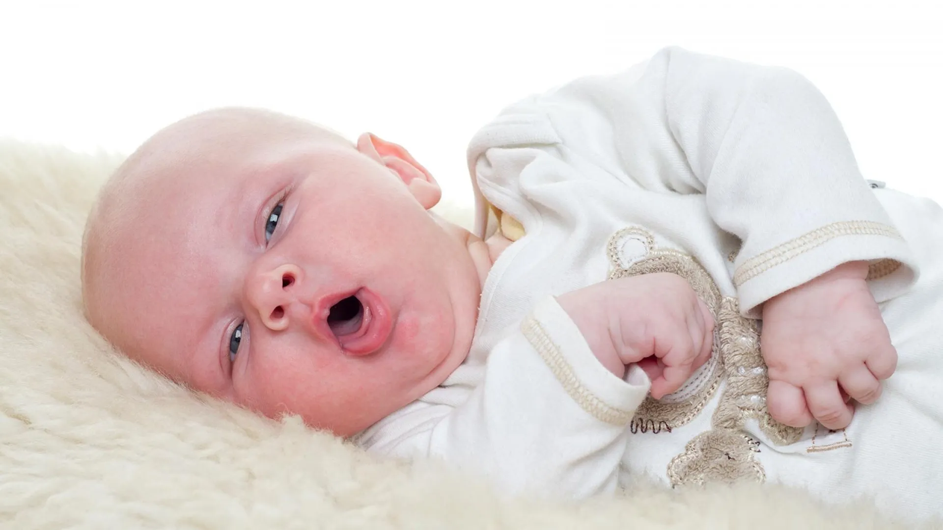 Γιατί βήχει το μωρό; Ο παιδίατρος εξηγεί πώς να «μεταφράζουμε» σωστά τον κάθε βήχα και συμβουλεύει